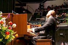Nerva plays the organ in front of 15,000 audience members.